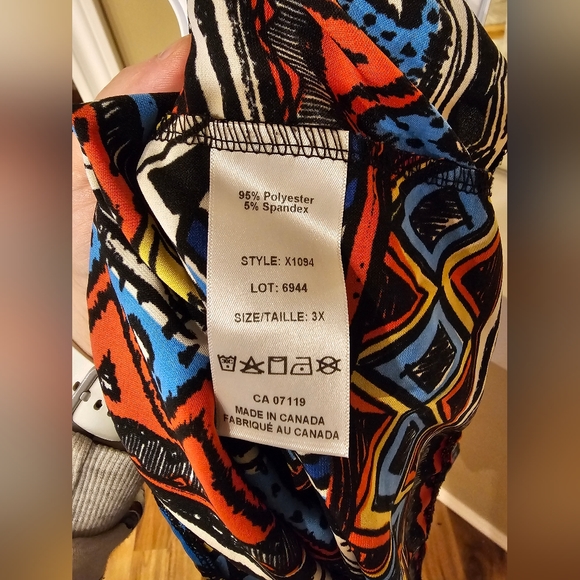 MIX AND MATCH 5/25$ Revolution & Co. Top - Picture 6 of 6